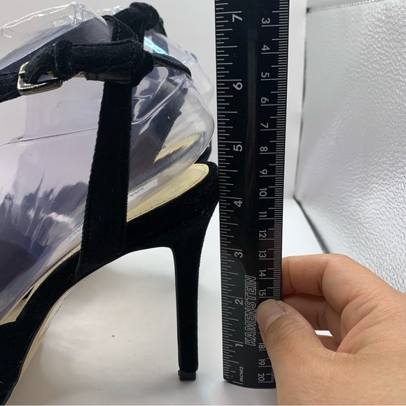 NWOB WOMANS SAKS 5TH AVENUE VELVET BLACK HEELED PUMPS SIZE 8 PL-Rochelle - Picture 3 of 9